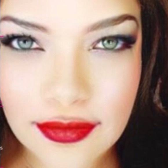 Meet your Posher, Ivis - Picture 1 of 1